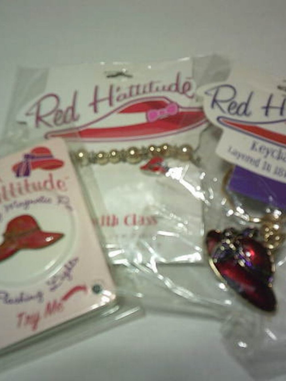 NEW RED HAT H'ATTITUDE 18K GOLD KEYCHAIN, FLASHING BROOCH PIN, & BEADED BRACELET